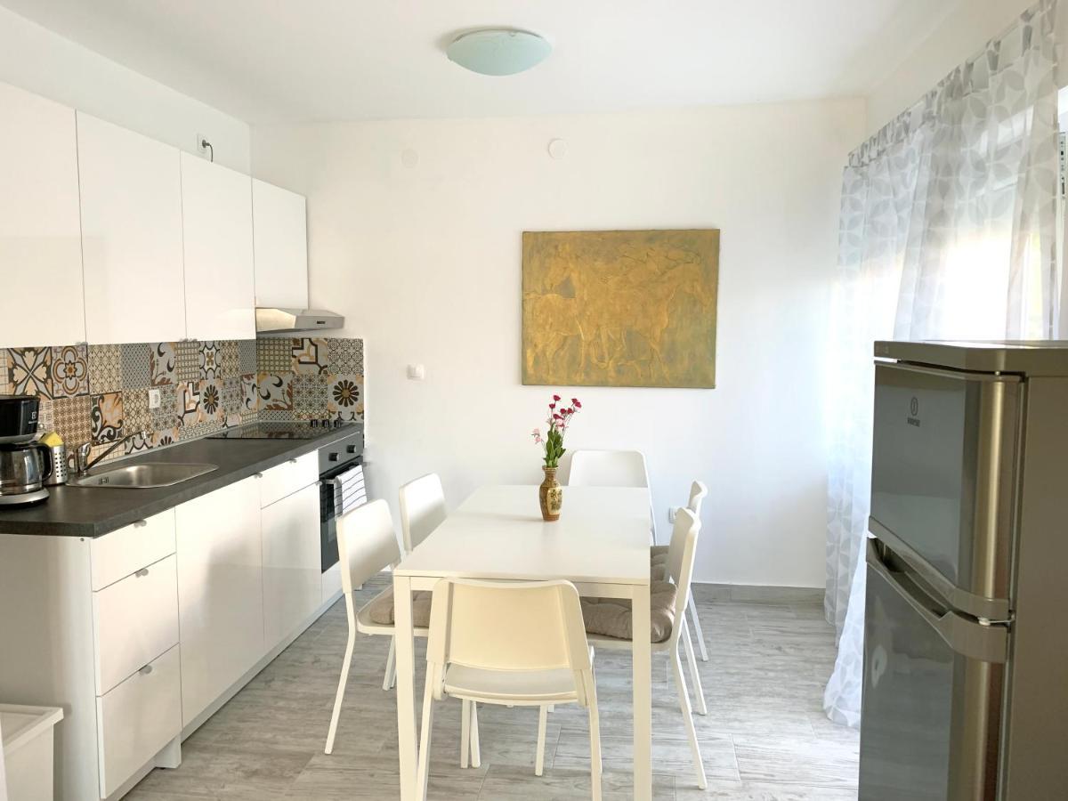 Apartment Maria - new, 4+2 persons, 2 balconies Krk Town Esterno foto